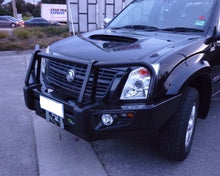Load image into Gallery viewer, Isuzu D-MAX &amp; Holden Rodeo Ironman Deluxe Bull Bar
