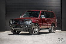 Load image into Gallery viewer, Mitsubishi Pajero (2006-2021) Hamer 4x4 King series Plus bull bar
