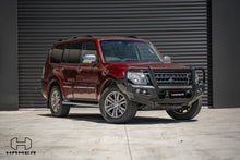 Load image into Gallery viewer, Mitsubishi Pajero (2006-2021) Hamer 4x4 King series Plus bull bar
