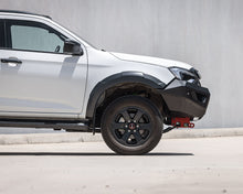 Load image into Gallery viewer, Isuzu D-MAX (24+) Ironman Raid Bull Bar &amp; Lights Kit
